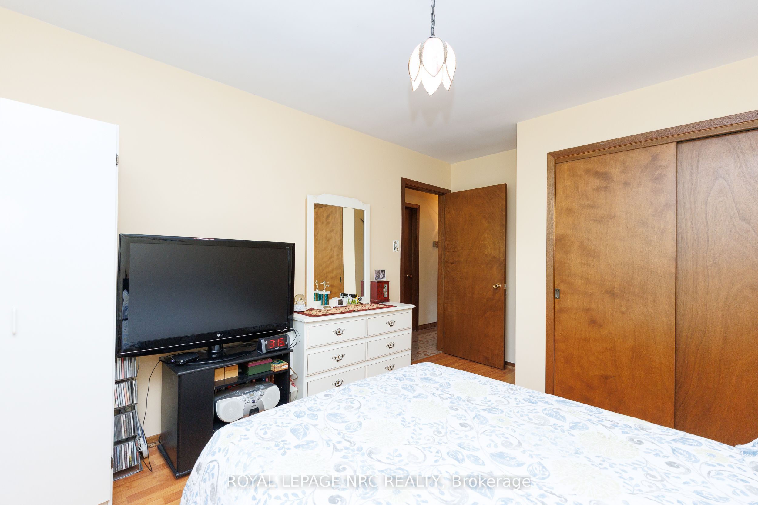 233 West Side Road Property Photo 16