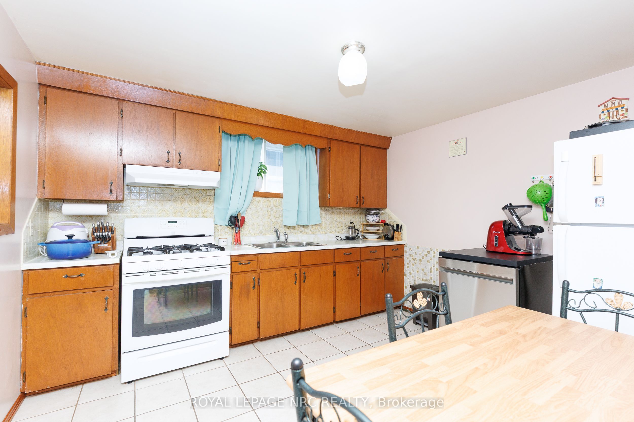233 West Side Road Property Photo 25