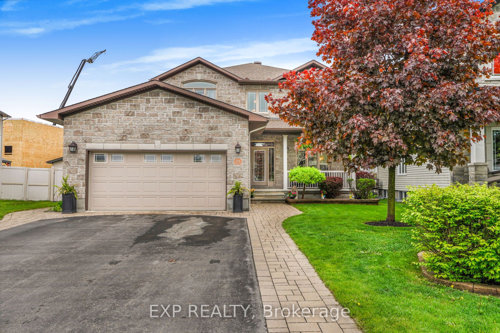224 Topaze Crescent Property Photo 1