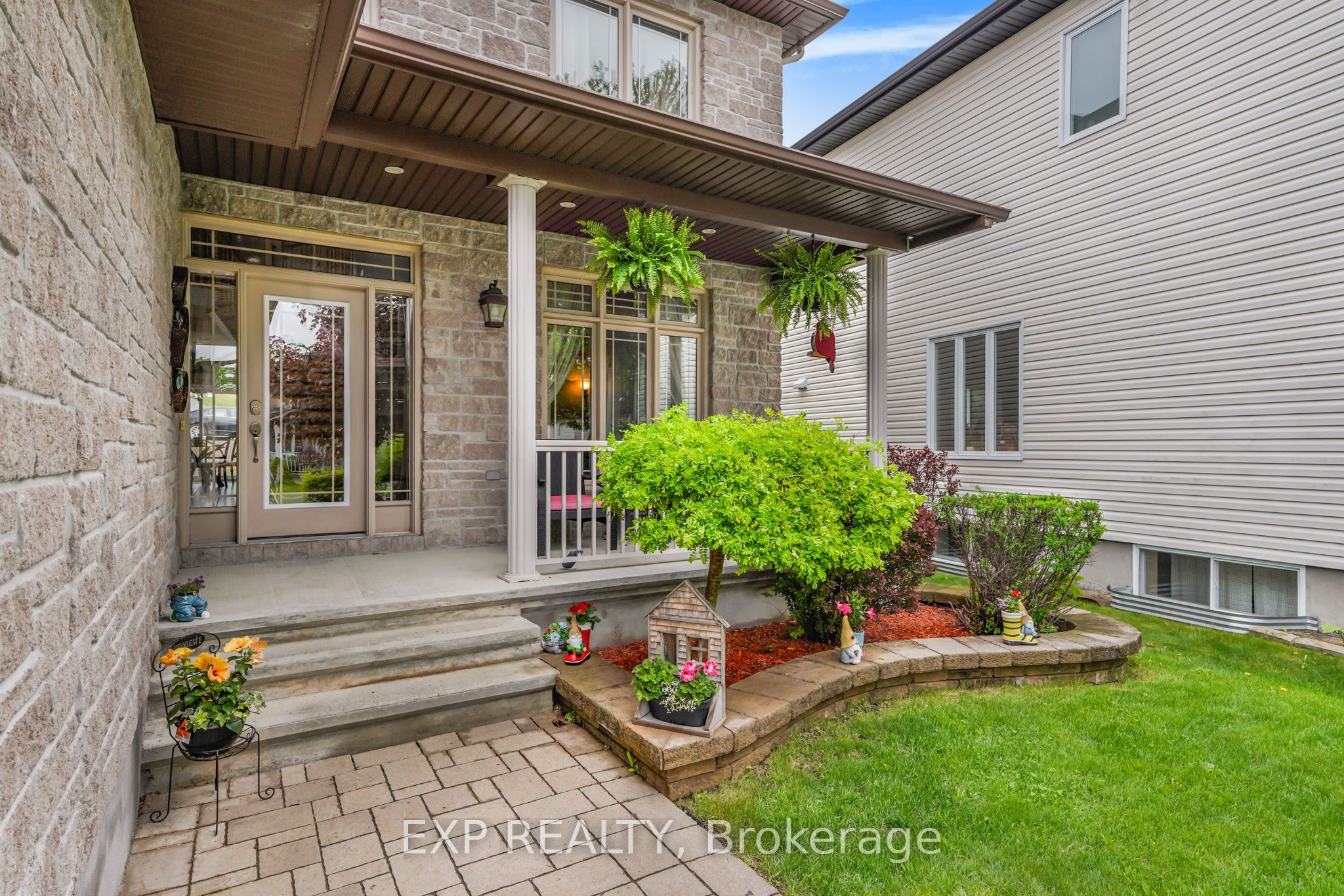 224 Topaze Crescent Property Photo 3