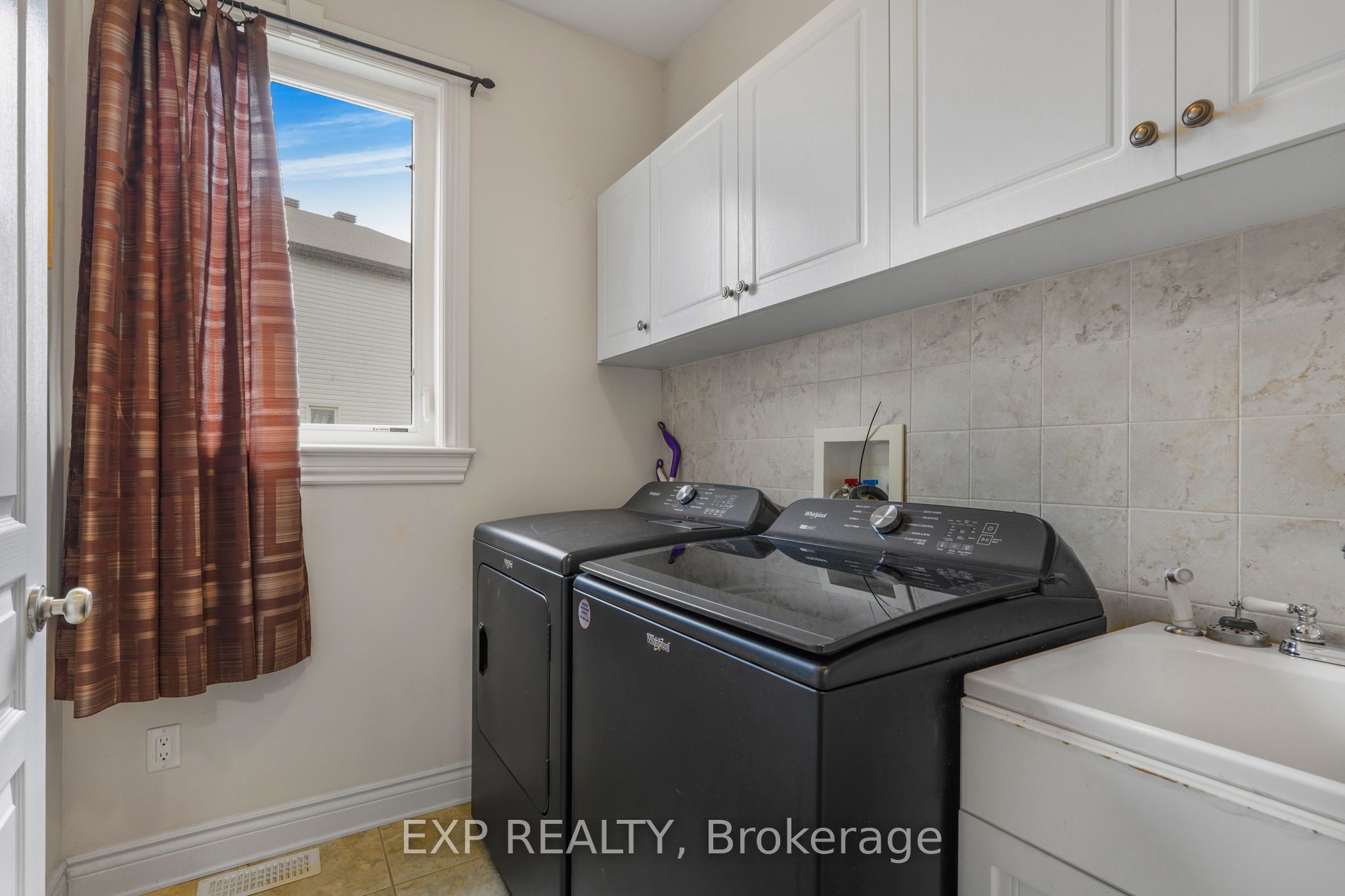 224 Topaze Crescent Property Photo 7