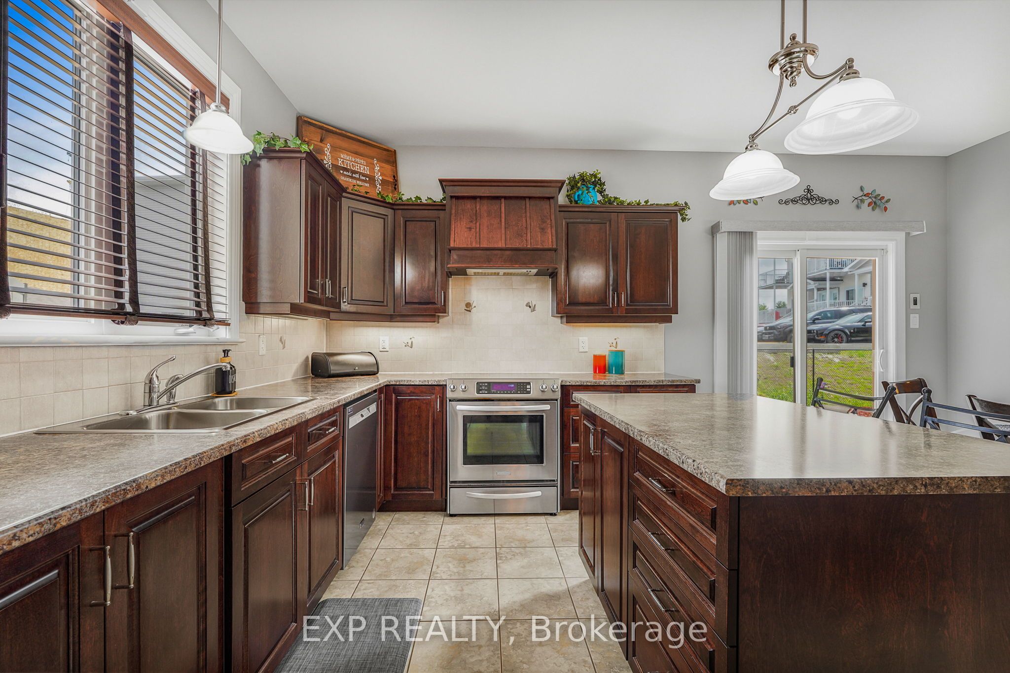 224 Topaze Crescent Property Photo 22