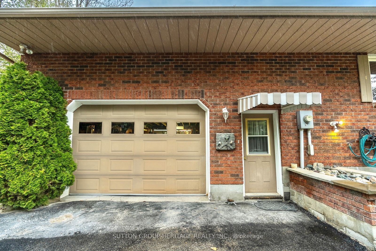 228 Pirates Glen Drive Property Photo 6