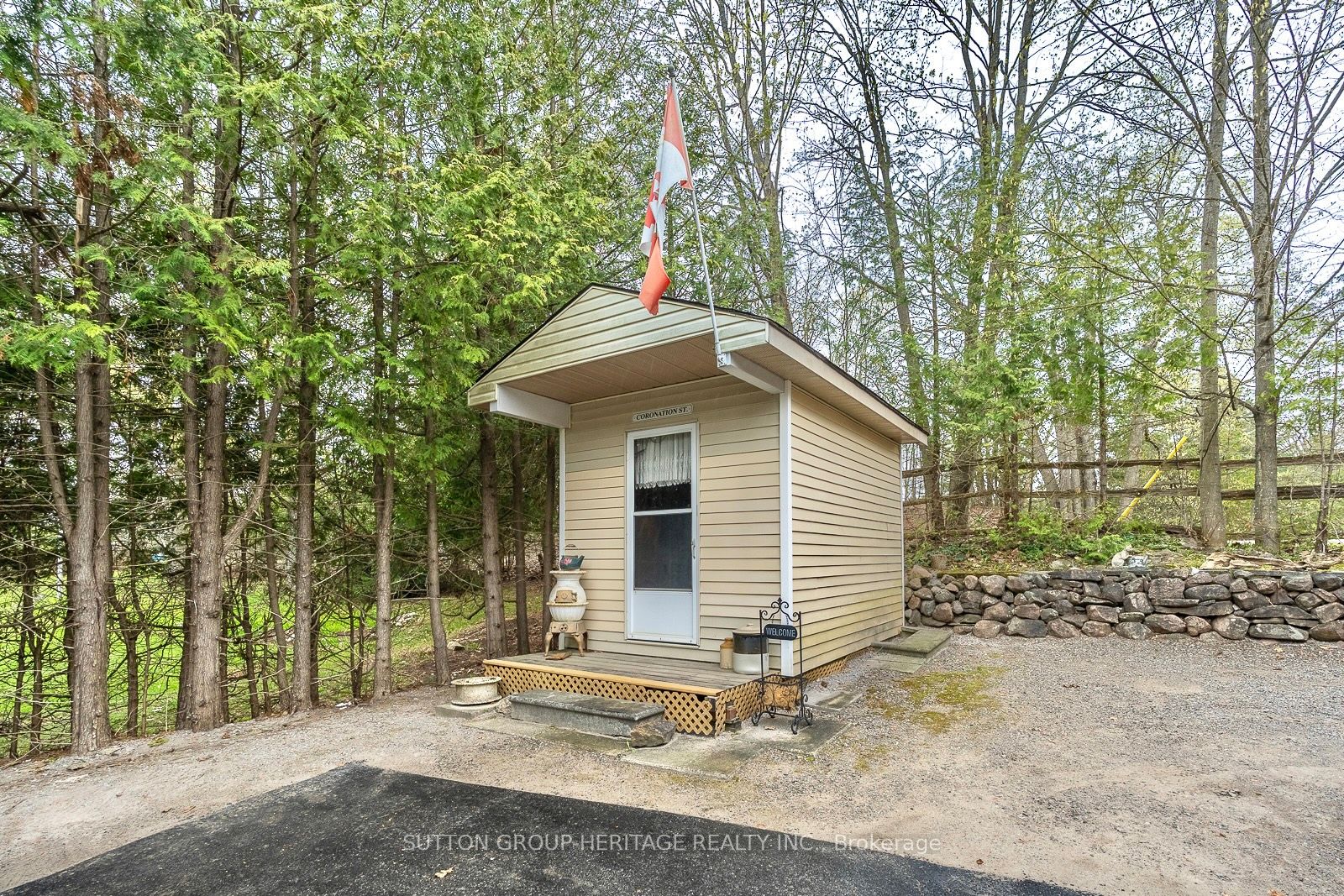 228 Pirates Glen Drive Property Photo 7