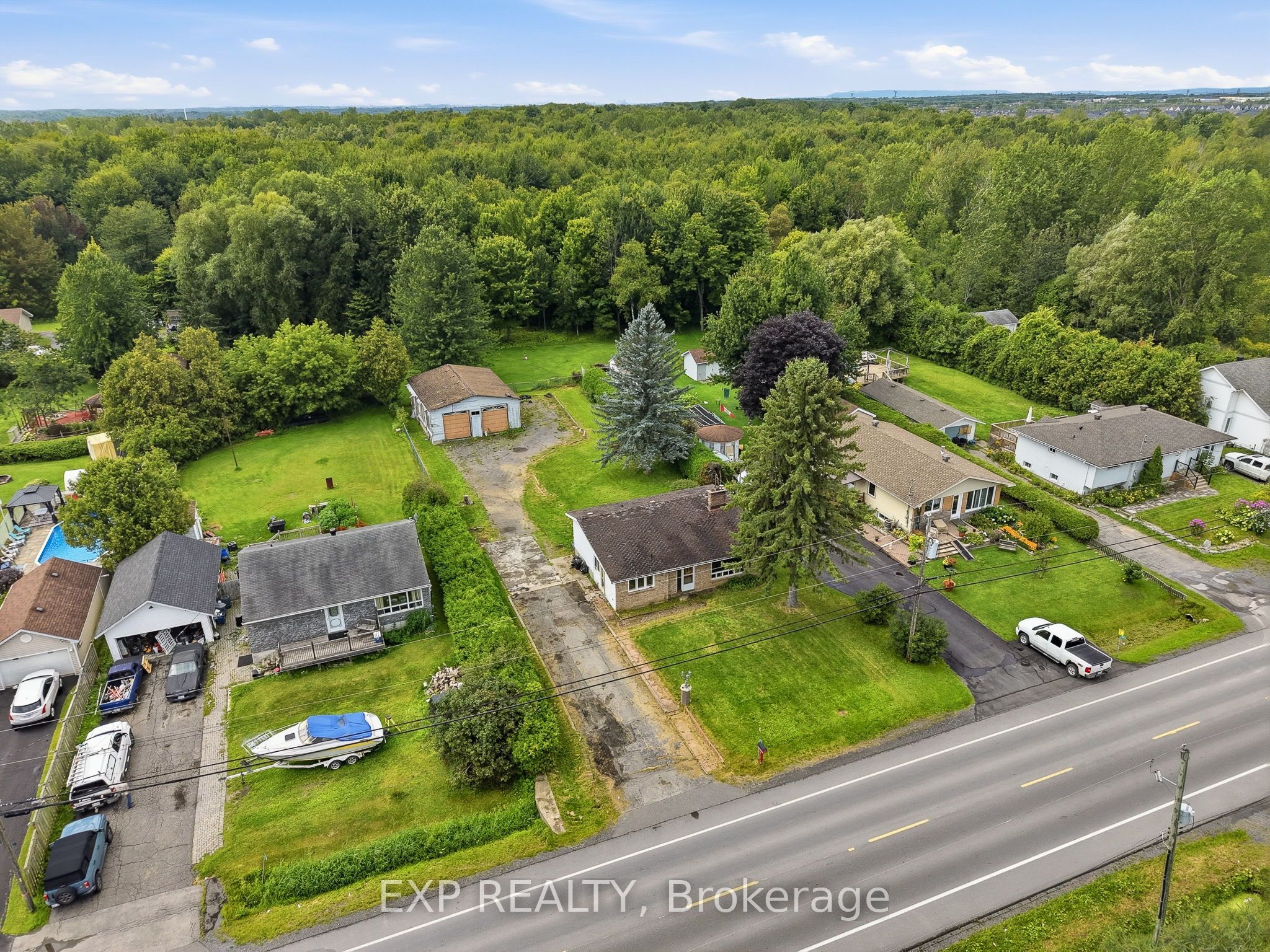2498 Mer Bleue Road Property Photo 3