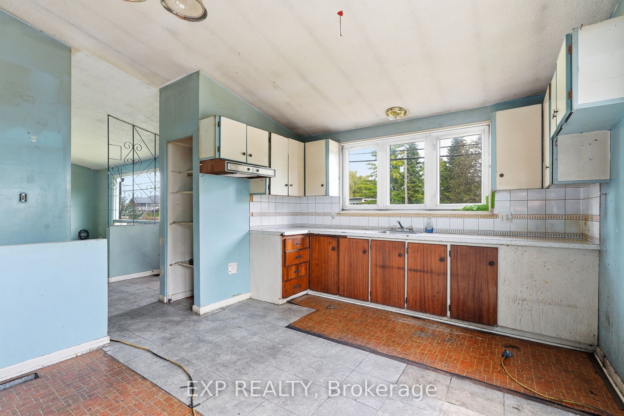 2498 Mer Bleue Road Property Photo 6