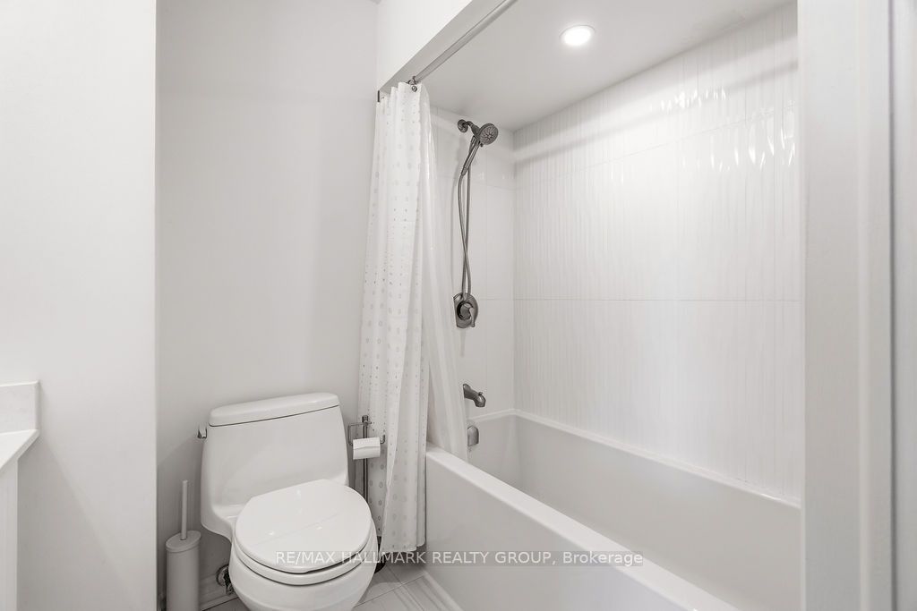 270 Brittany Drive 407 Property Photo 25