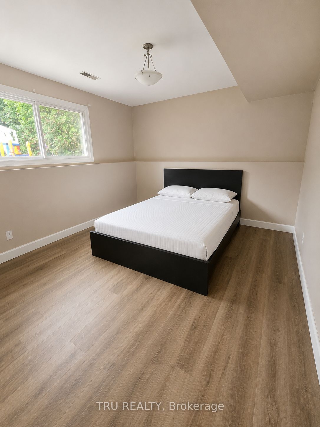 14 Langholm Crescent Property Photo 5
