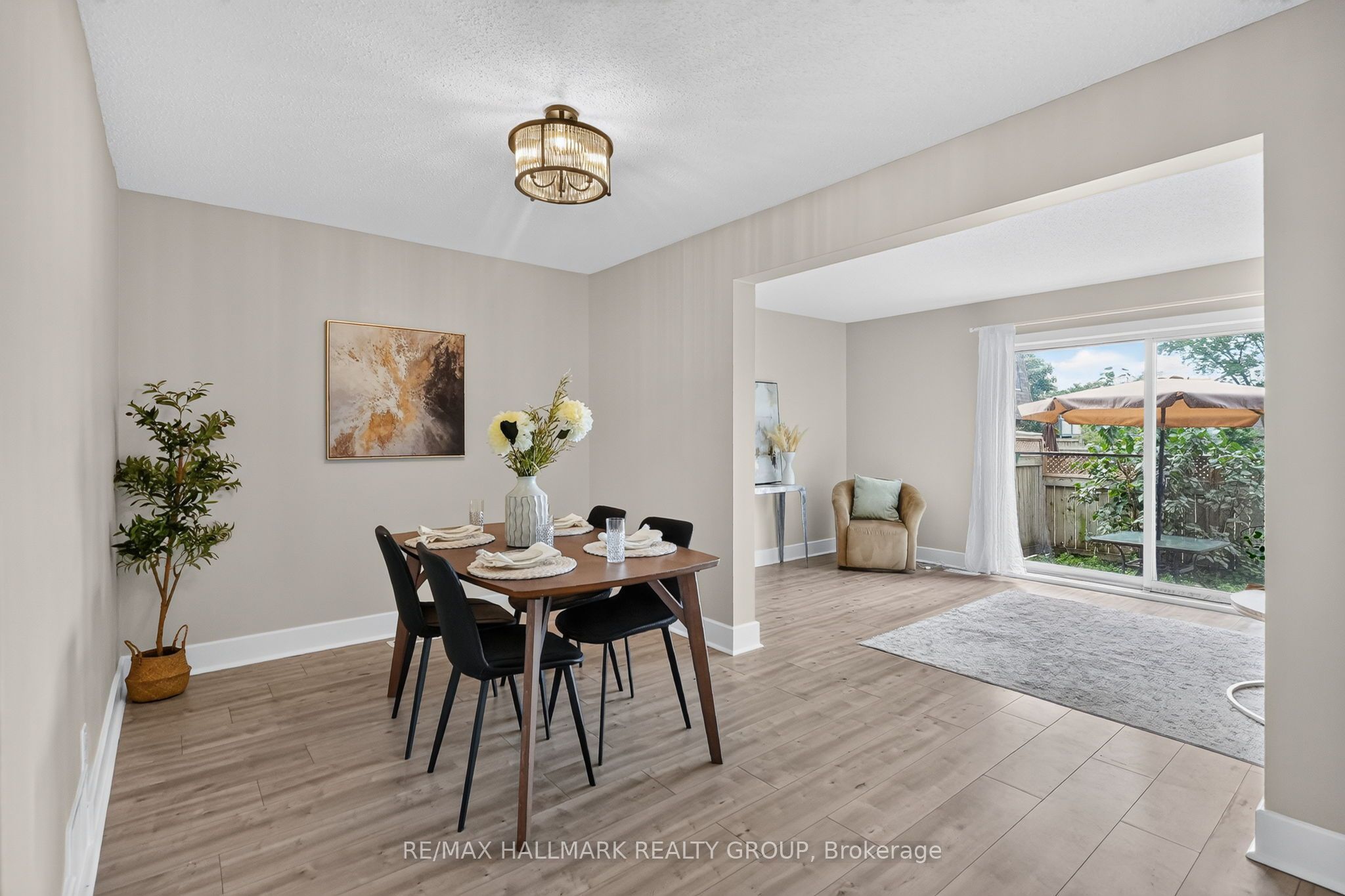 2998 Fairlea Crescent Property Photo 11
