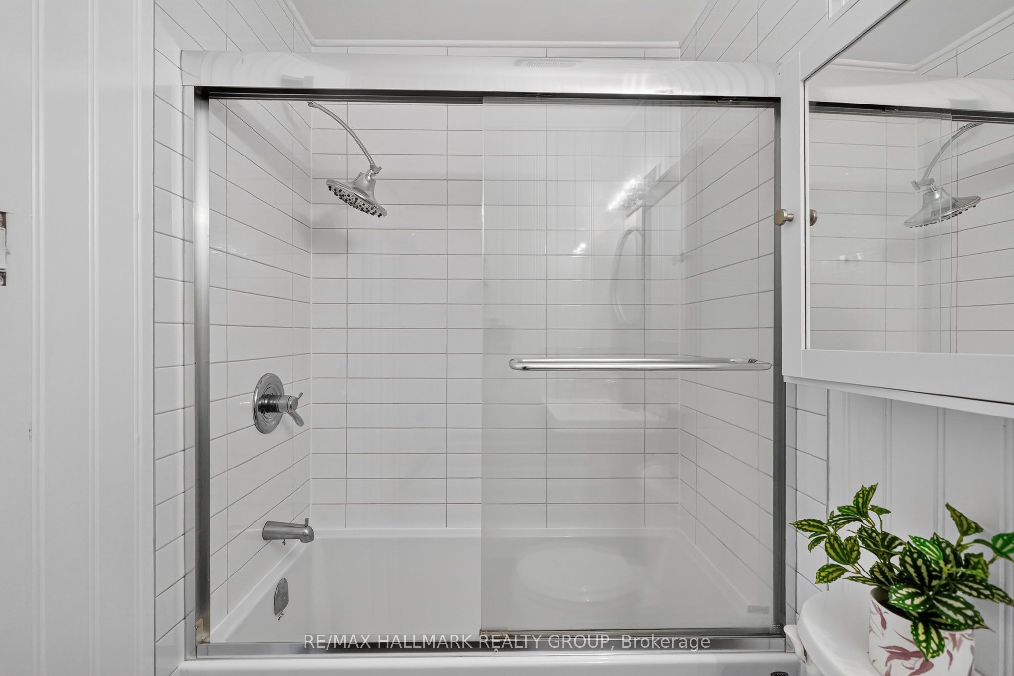 2998 Fairlea Crescent Property Photo 23