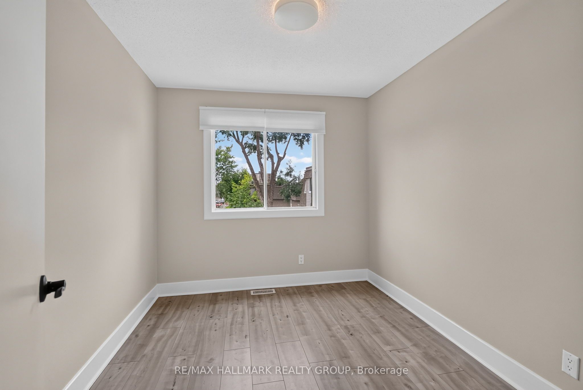 2998 Fairlea Crescent Property Photo 24