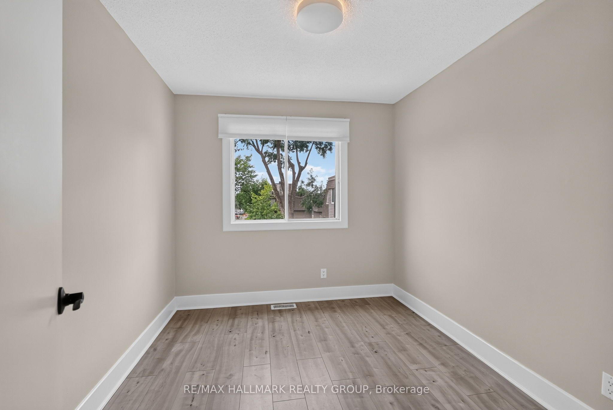 2998 Fairlea Crescent Property Photo 27