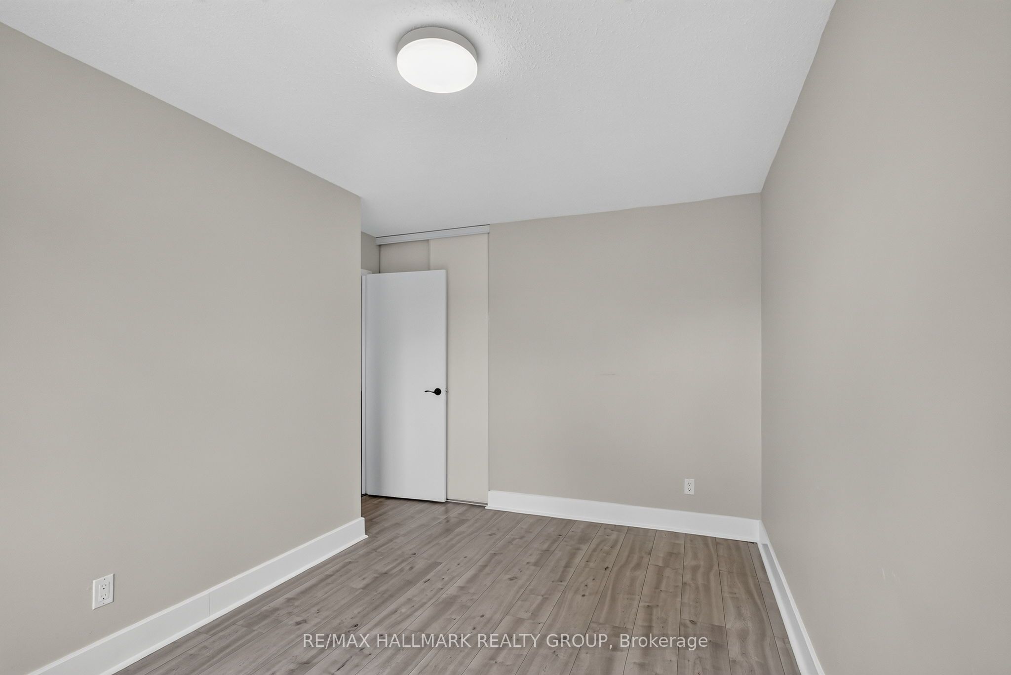 2998 Fairlea Crescent Property Photo 28