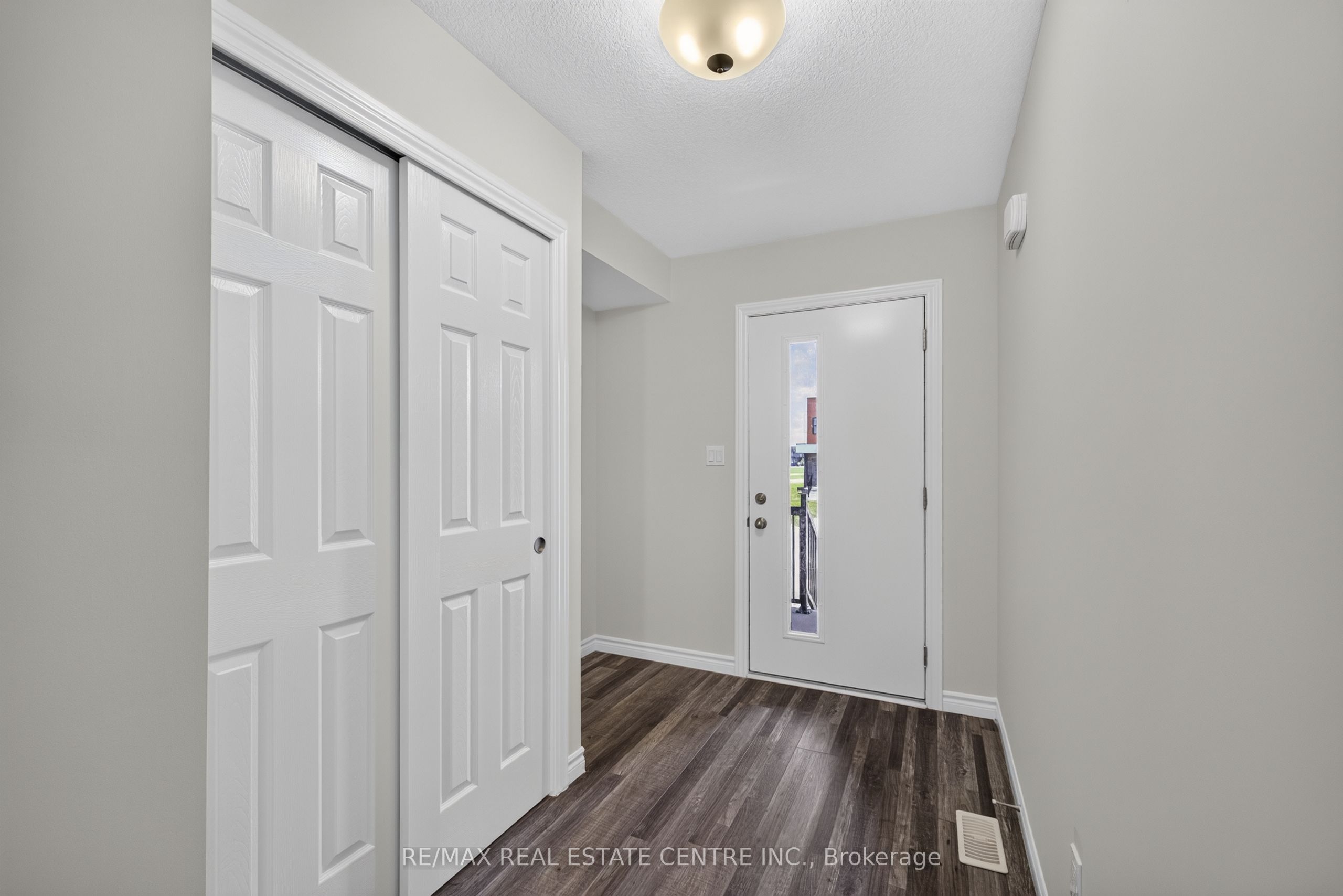 296 Bradshaw Drive Property Photo 7