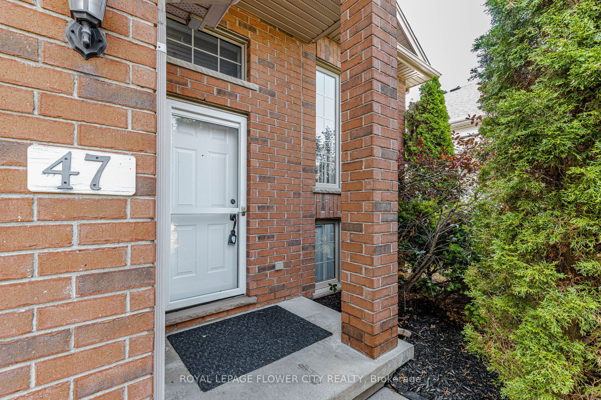 47 Queensway Drive Property Photo 4