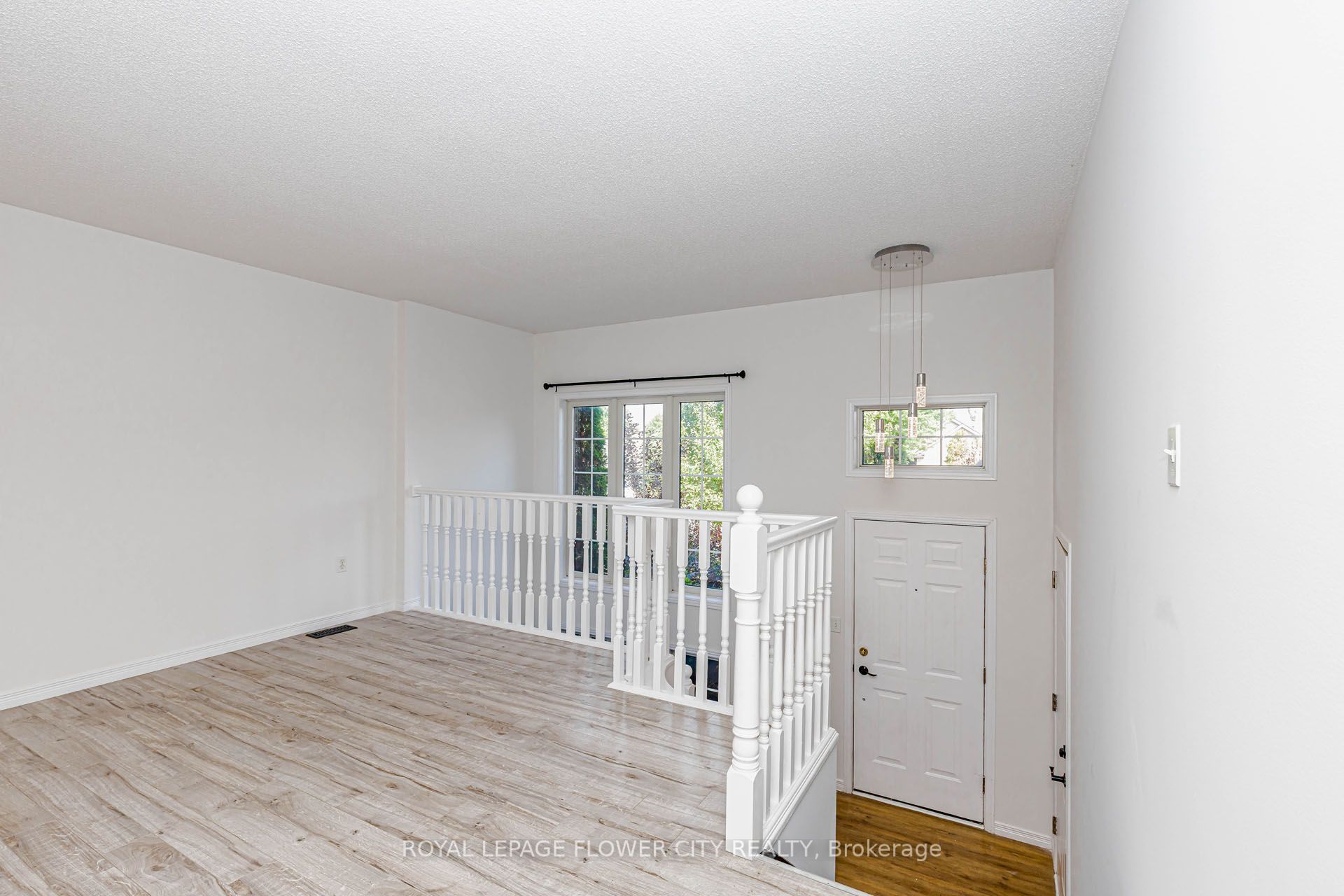 47 Queensway Drive Property Photo 9