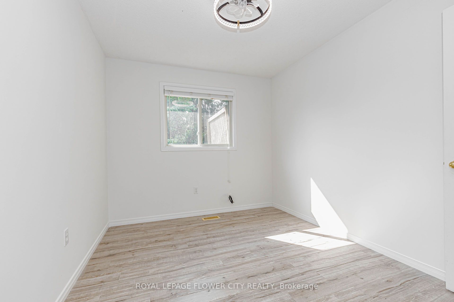 47 Queensway Drive Property Photo 30