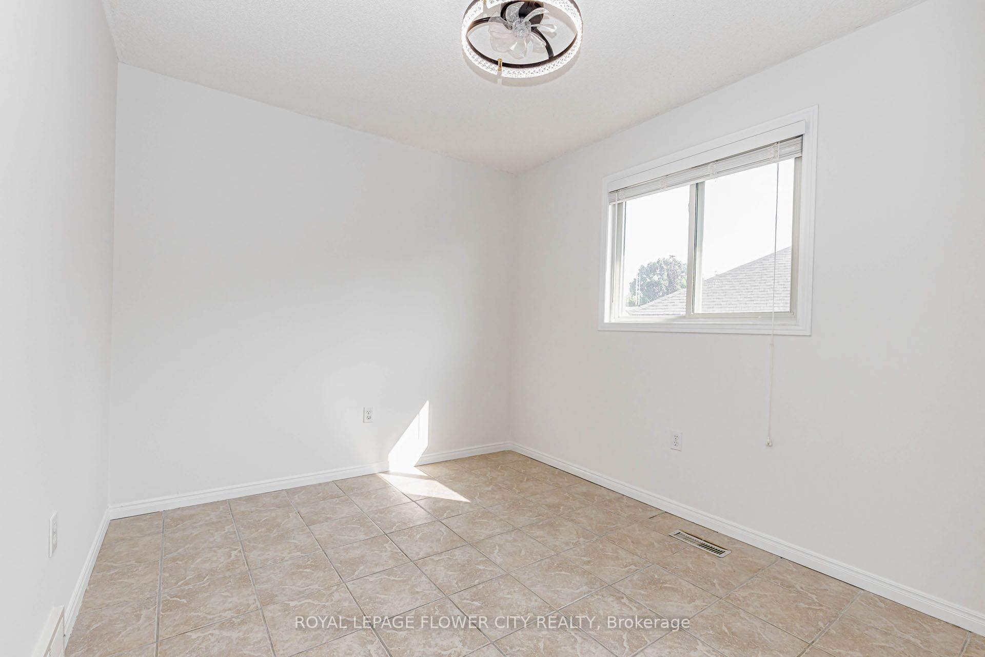 47 Queensway Drive Property Photo 35