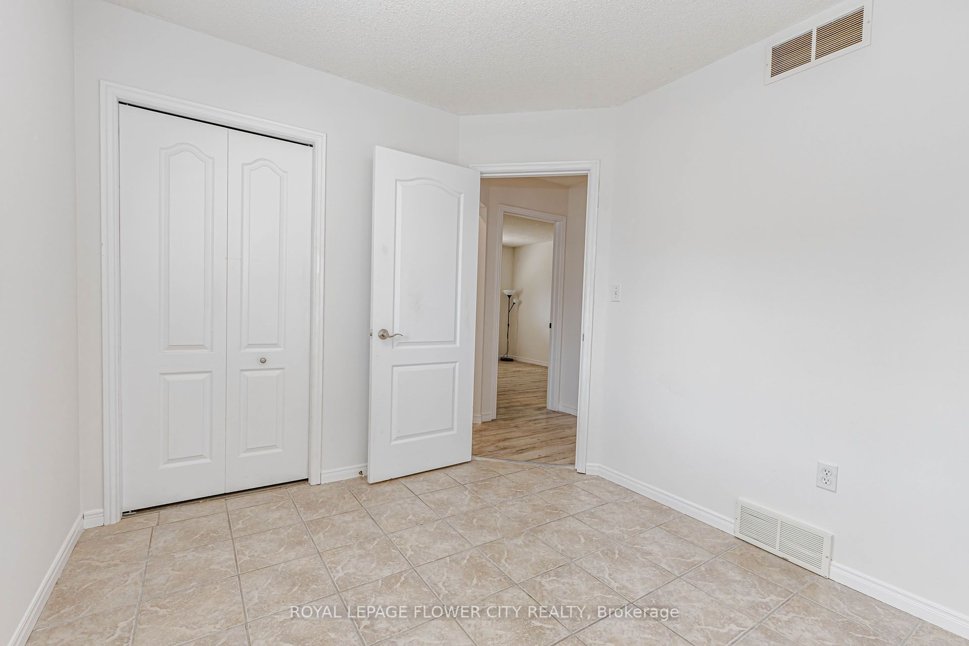 47 Queensway Drive Property Photo 37