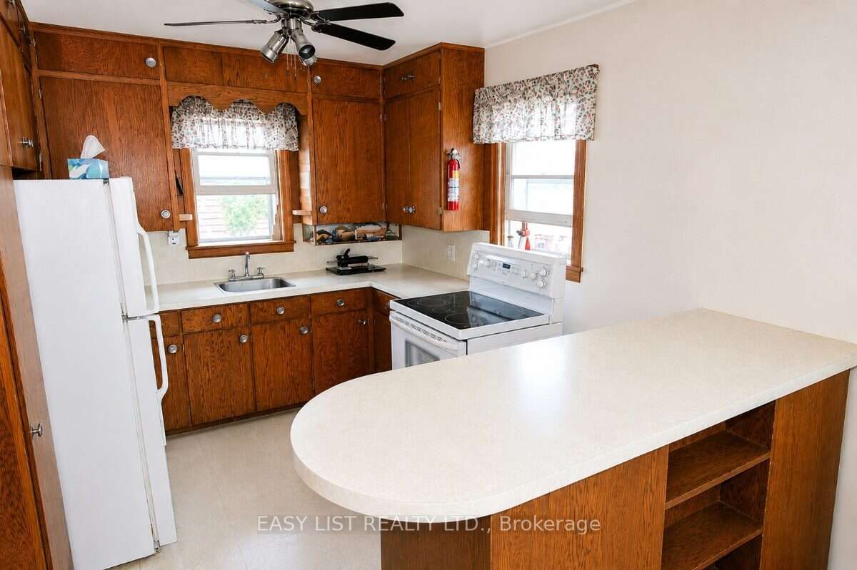 1860 Sturgeon Road Property Photo 3