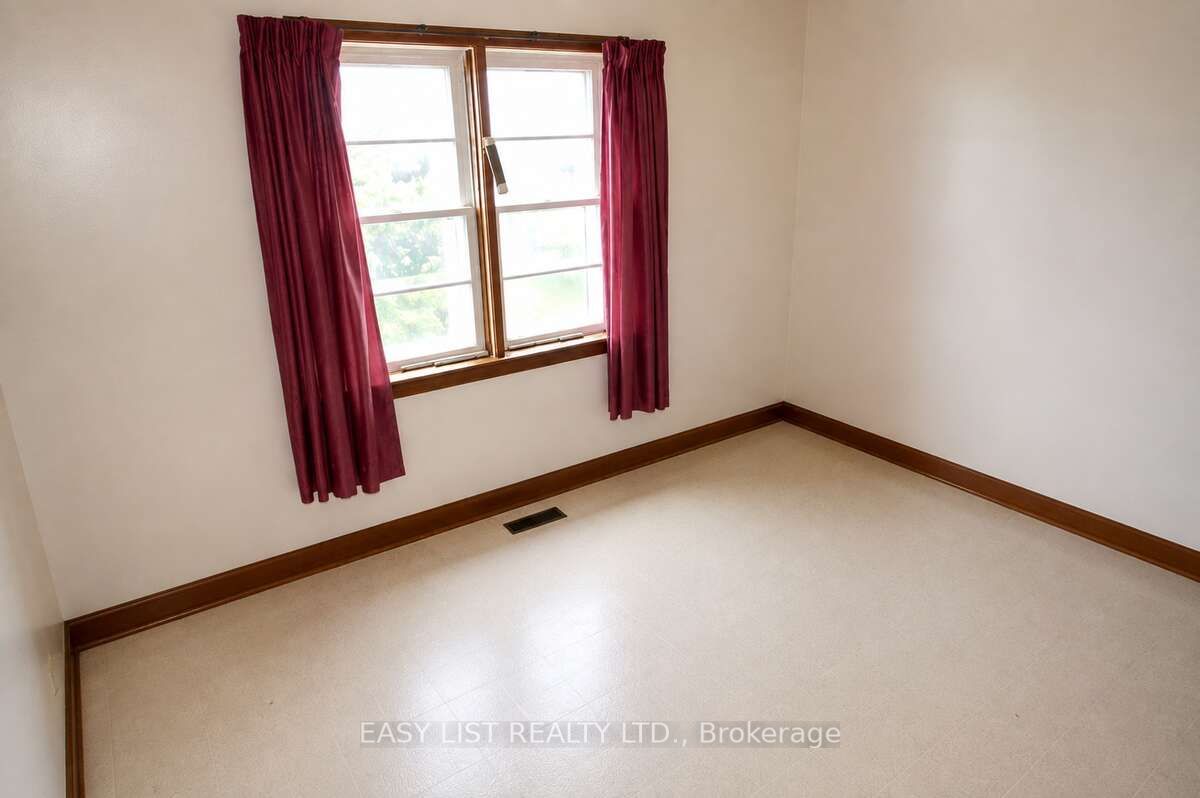 1860 Sturgeon Road Property Photo 5