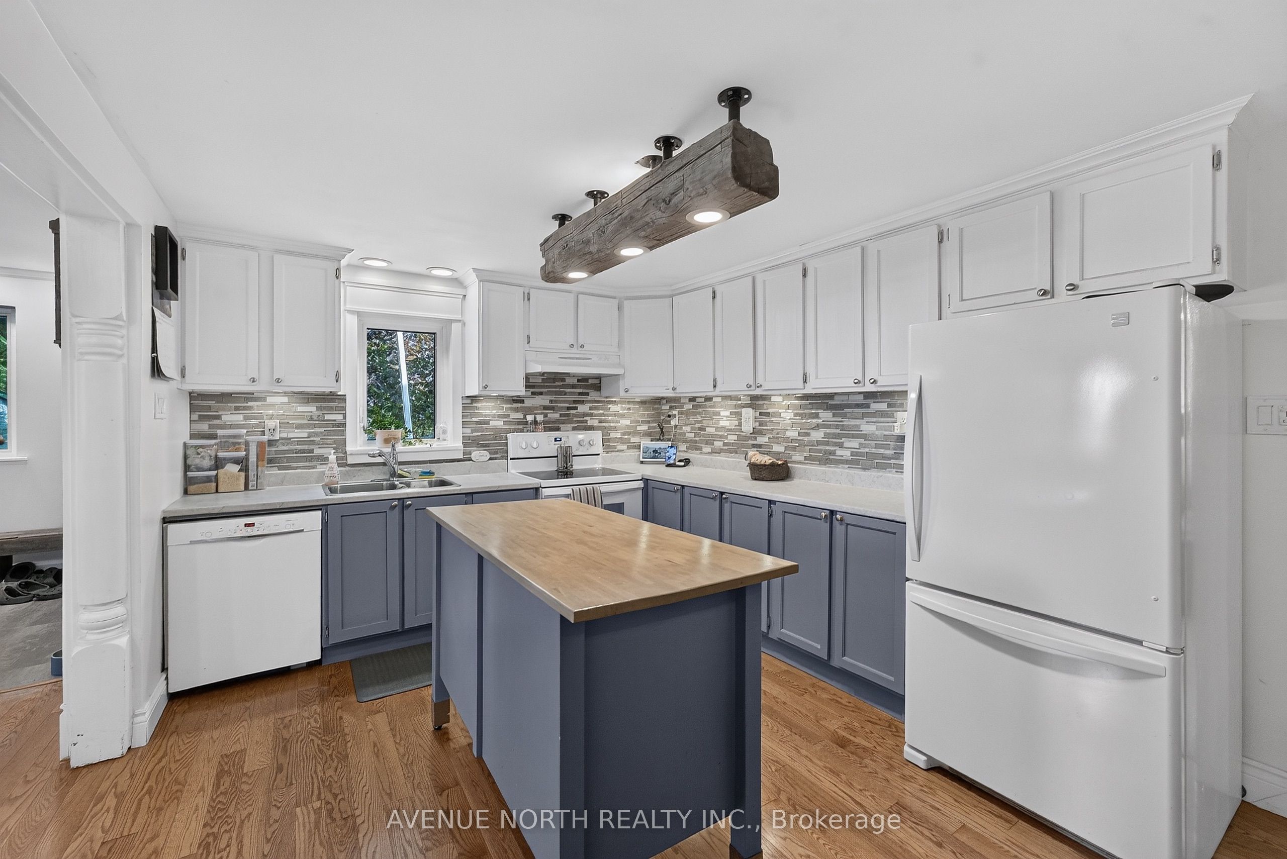 2943 Old Montreal Road Property Photo 7