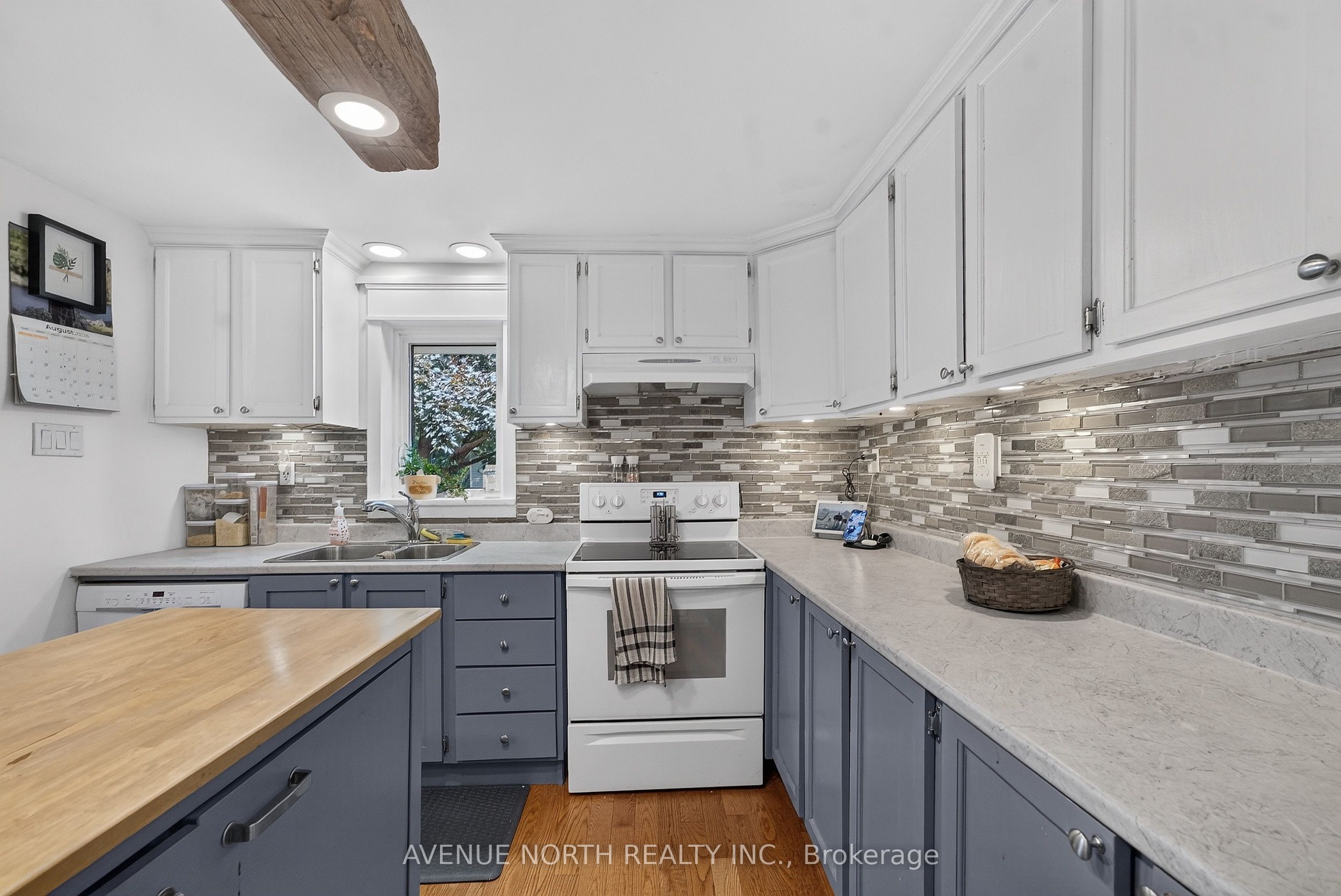 2943 Old Montreal Road Property Photo 8