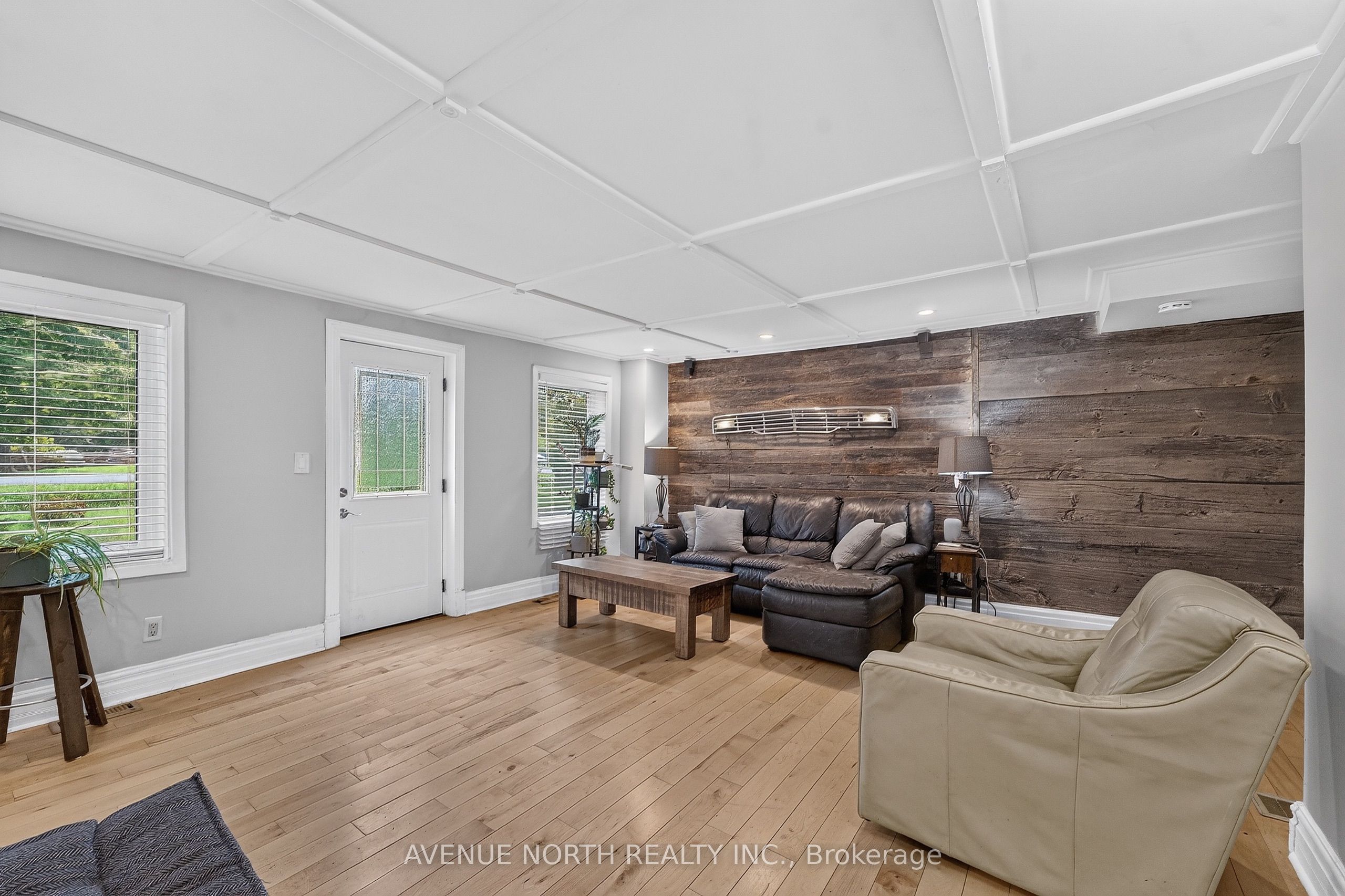 2943 Old Montreal Road Property Photo 12
