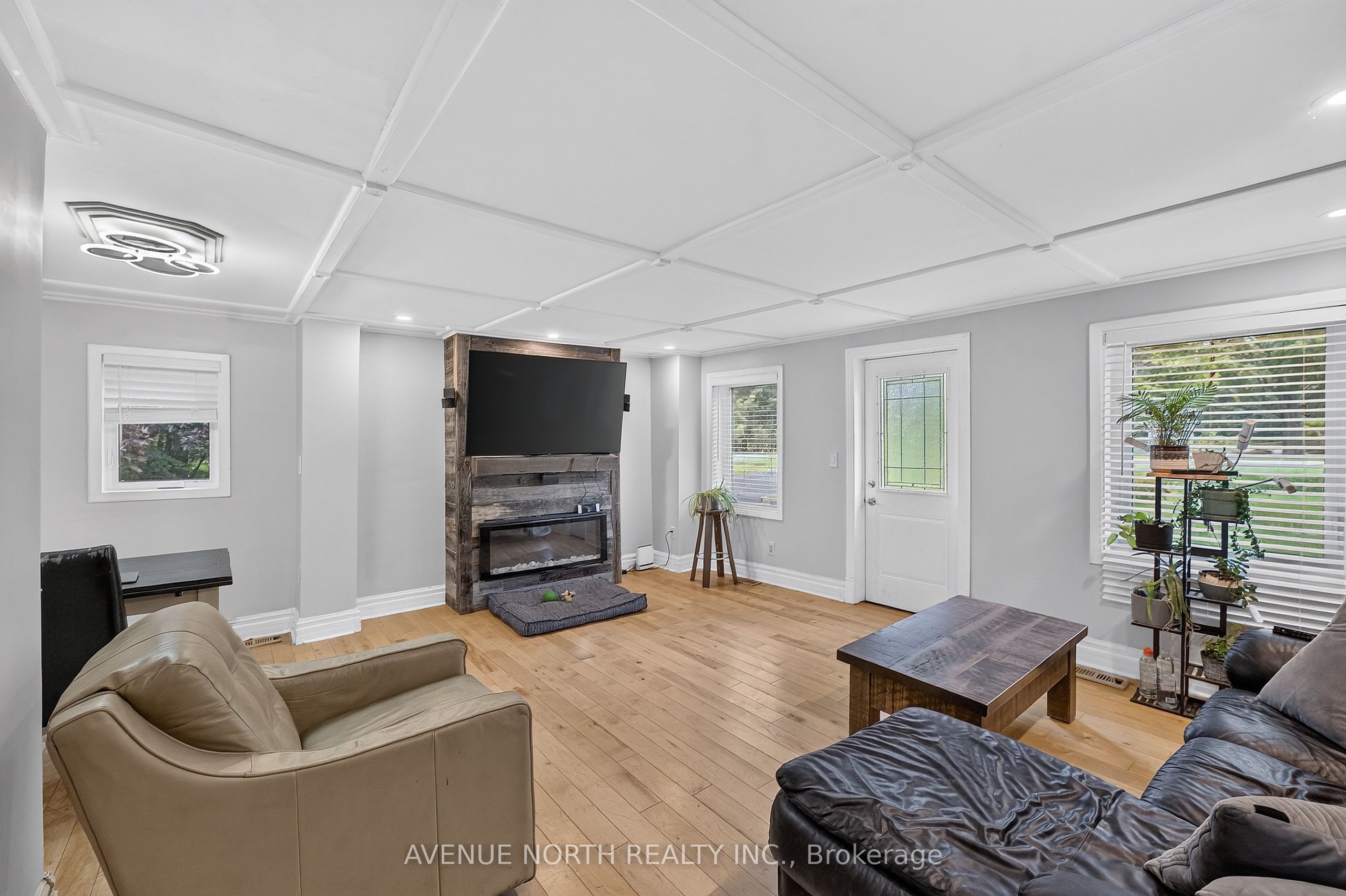 2943 Old Montreal Road Property Photo 13
