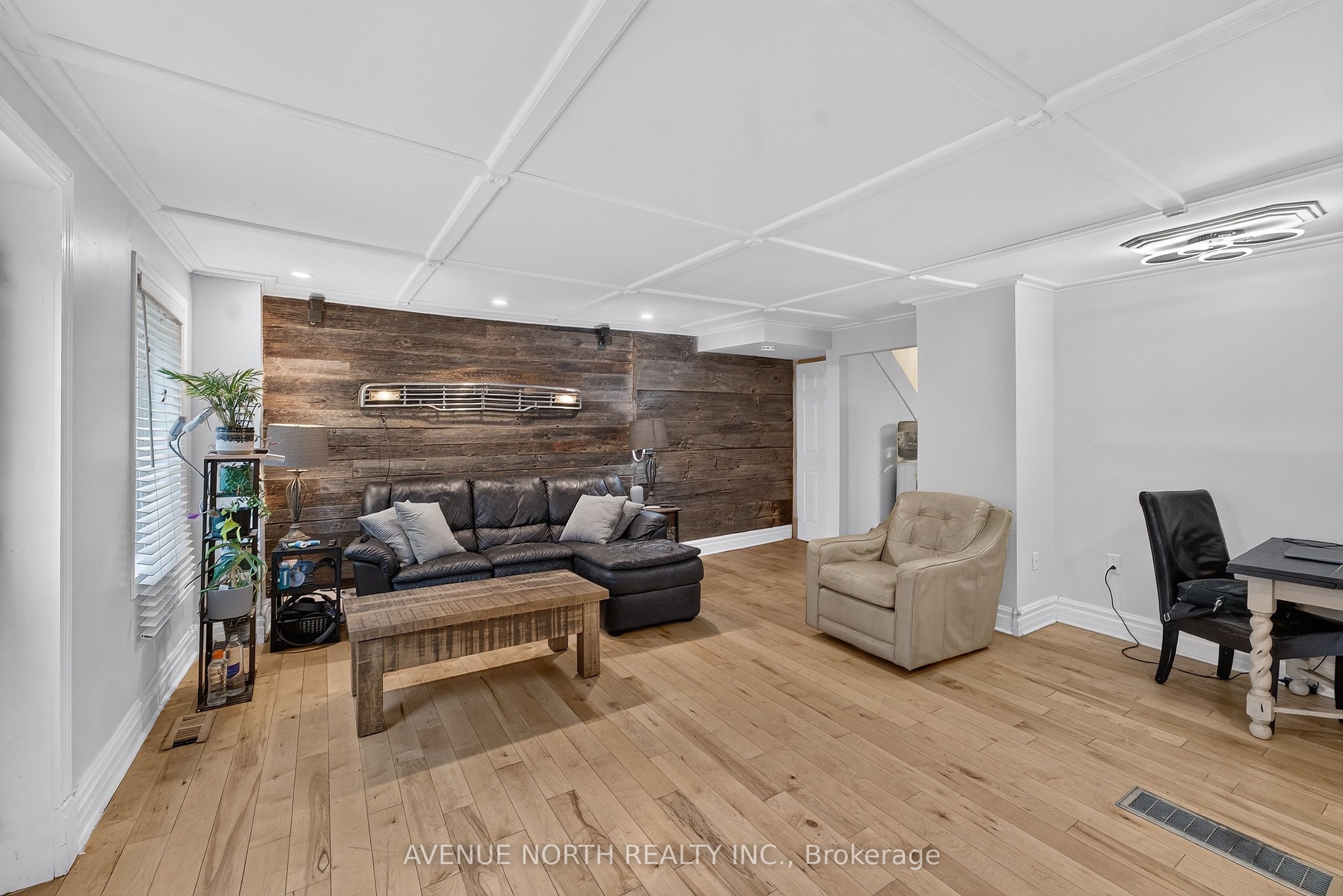 2943 Old Montreal Road Property Photo 14