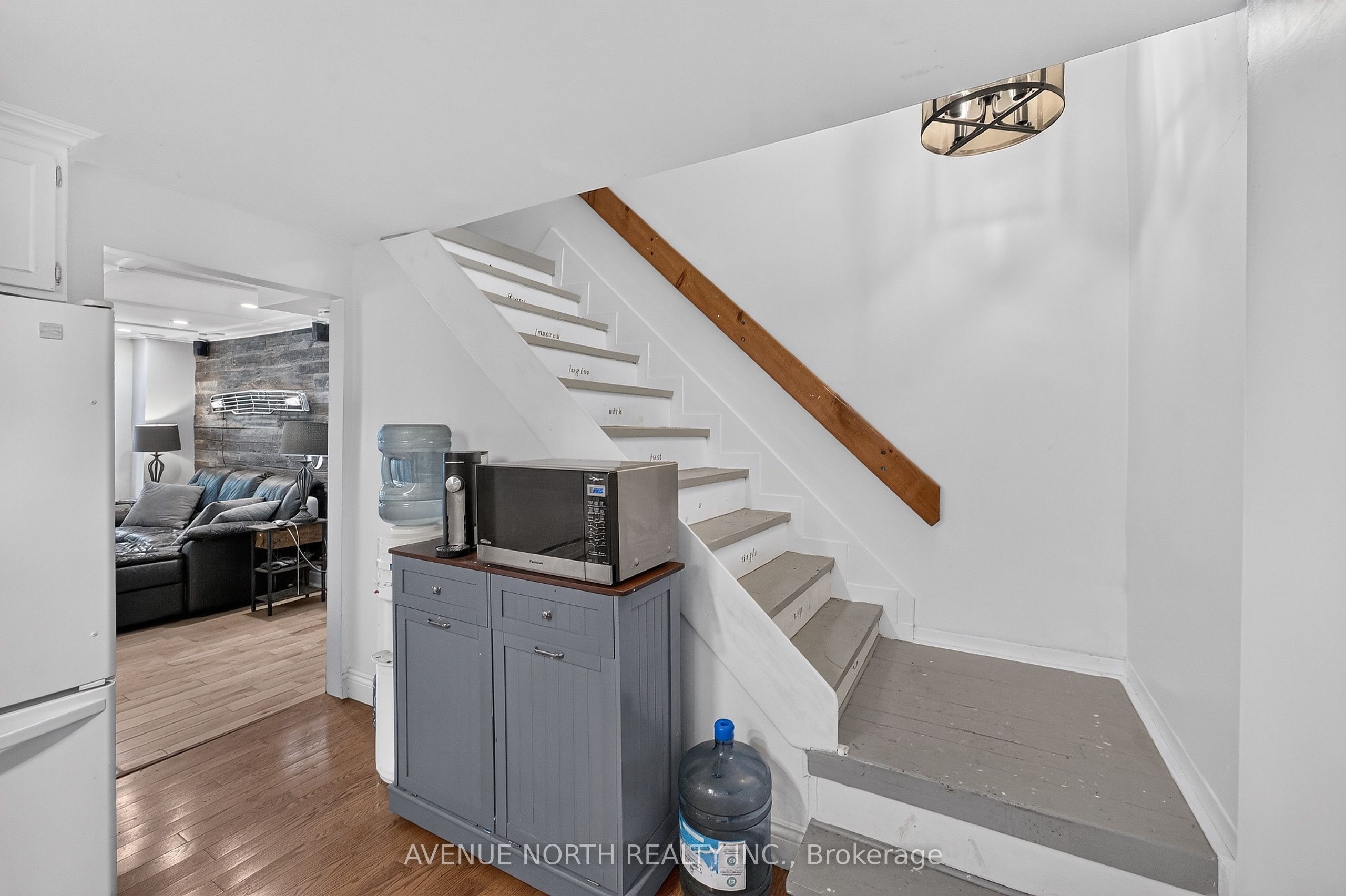 2943 Old Montreal Road Property Photo 15