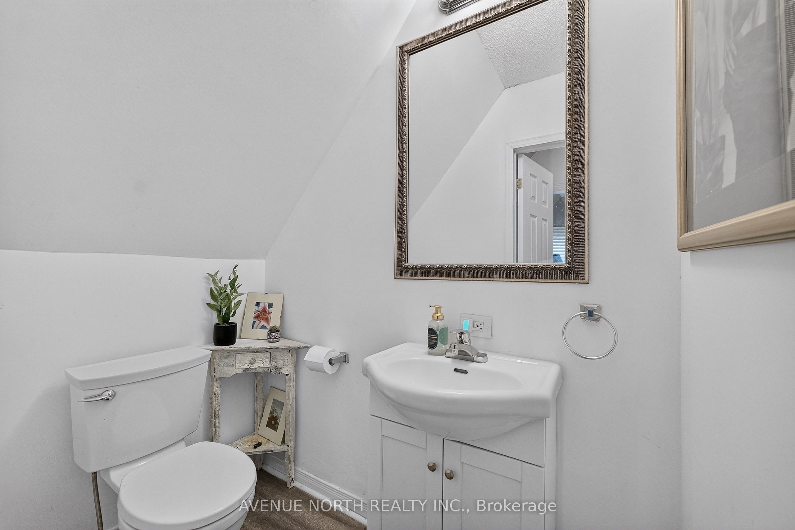2943 Old Montreal Road Property Photo 20