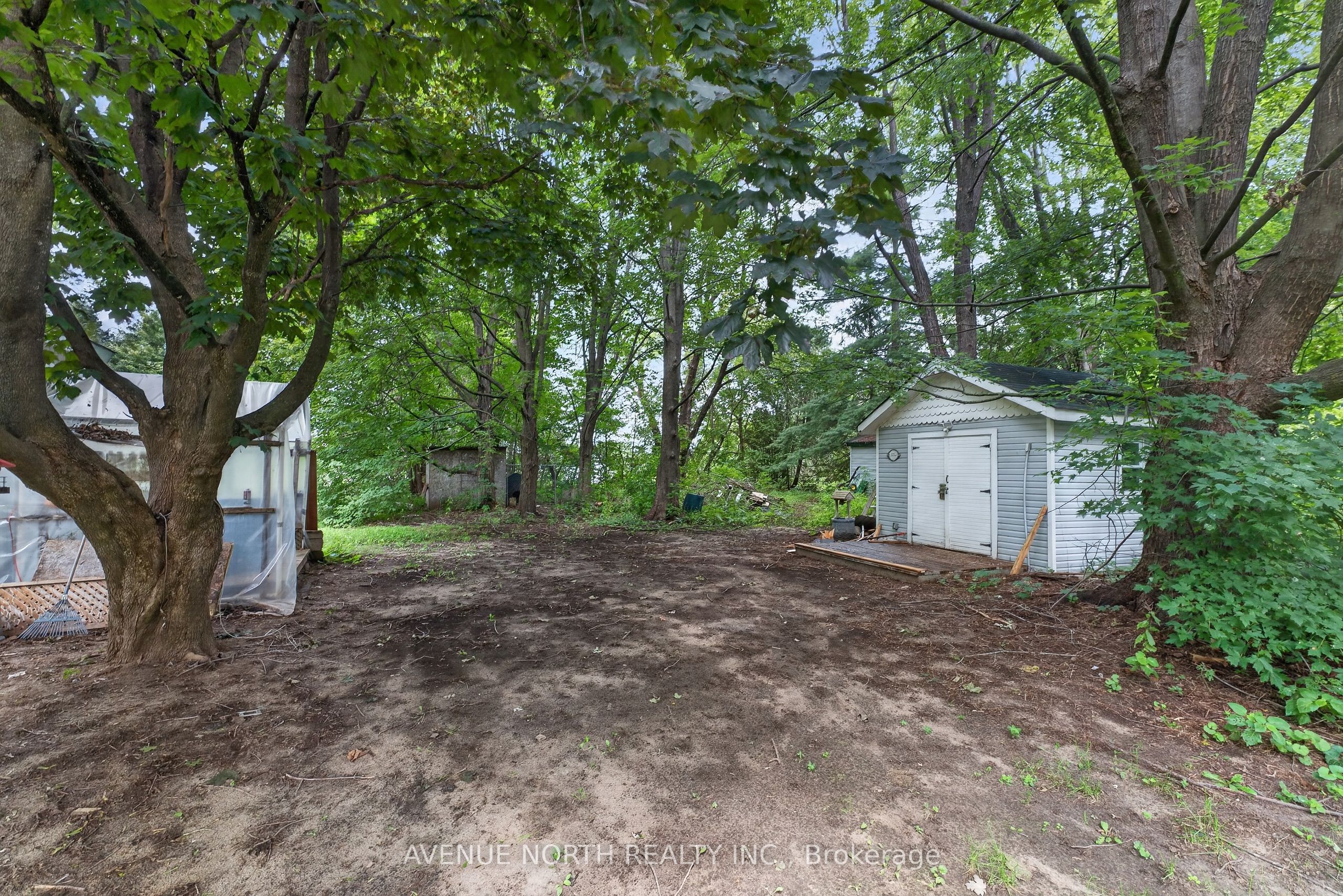 2943 Old Montreal Road Property Photo 23