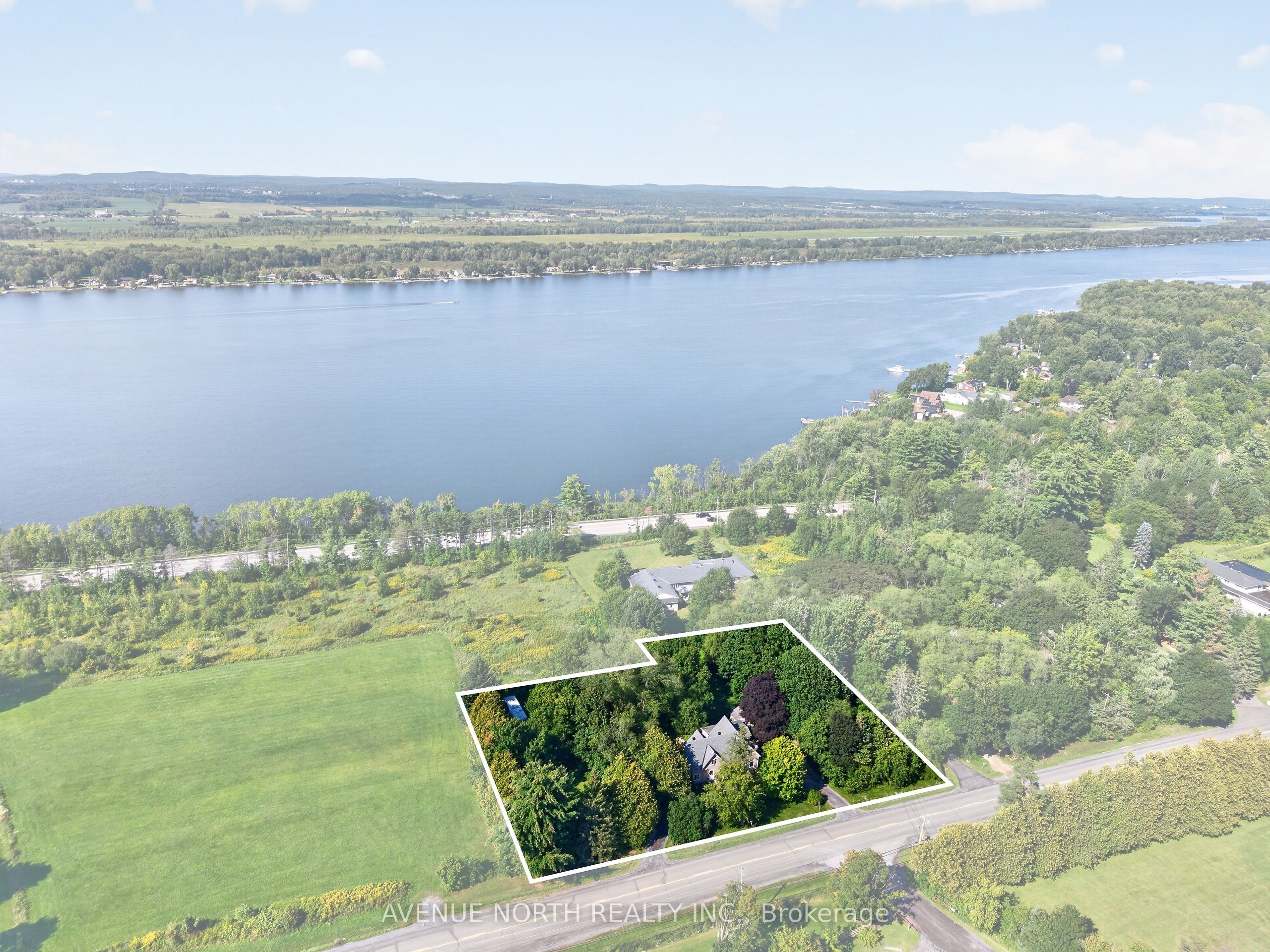 2943 Old Montreal Road Property Photo 25
