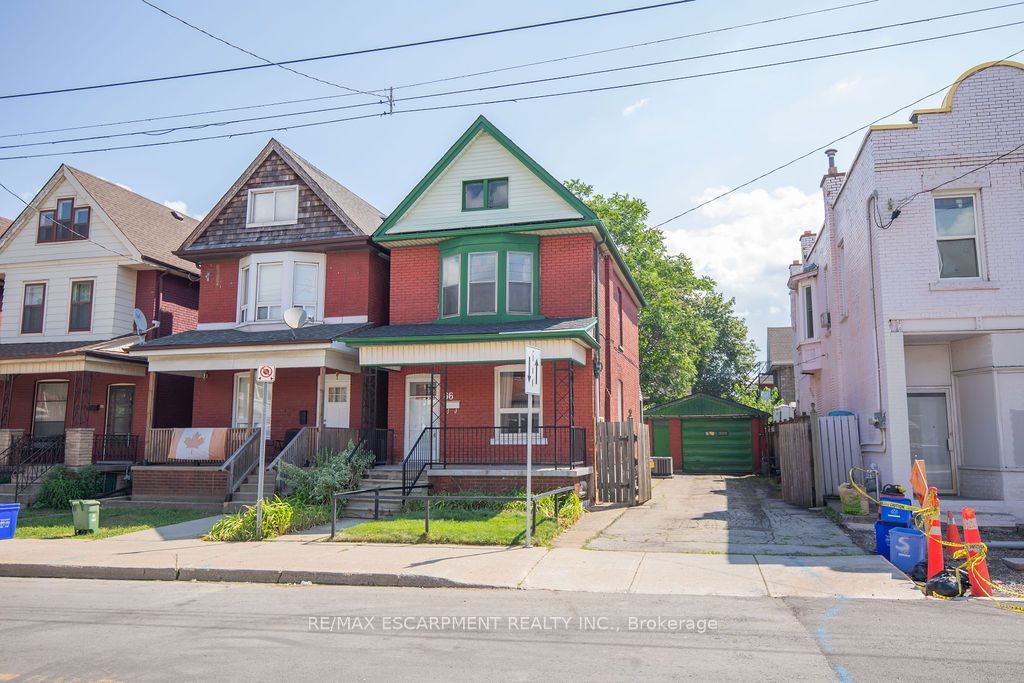 66 Sherman Avenue N Property Photo 2