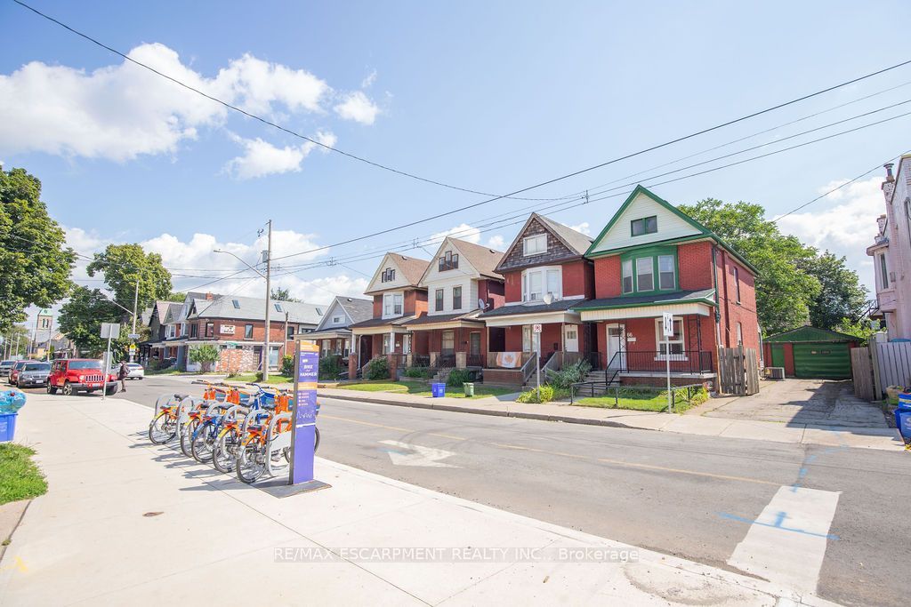 66 Sherman Avenue N Property Photo 3