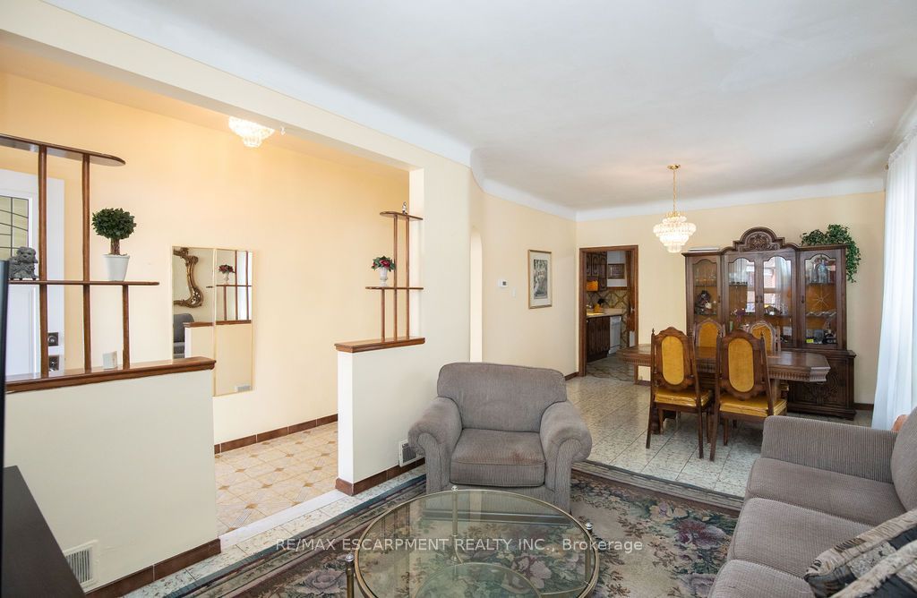 66 Sherman Avenue N Property Photo 7