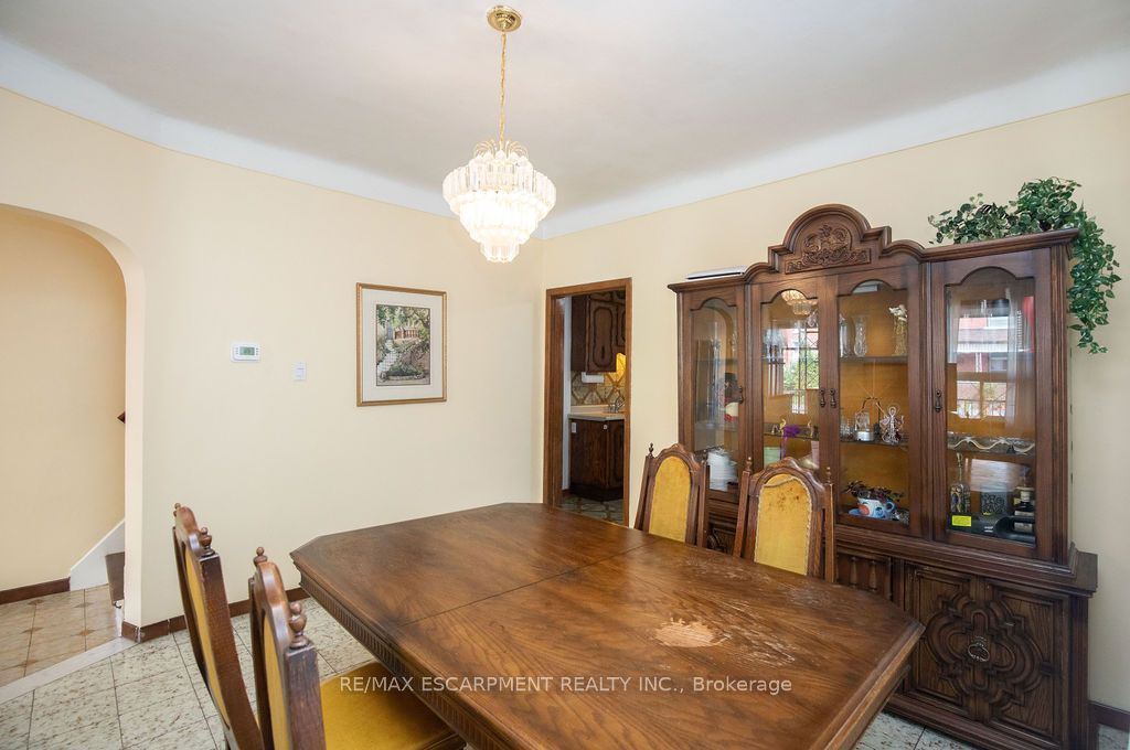 66 Sherman Avenue N Property Photo 8
