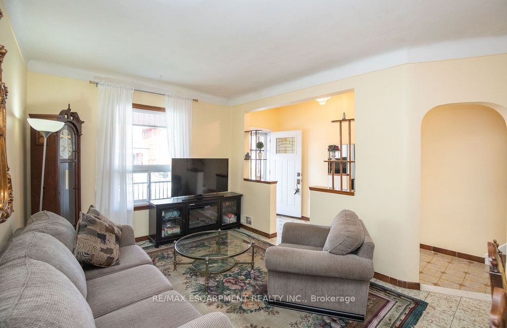 66 Sherman Avenue N Property Photo 9