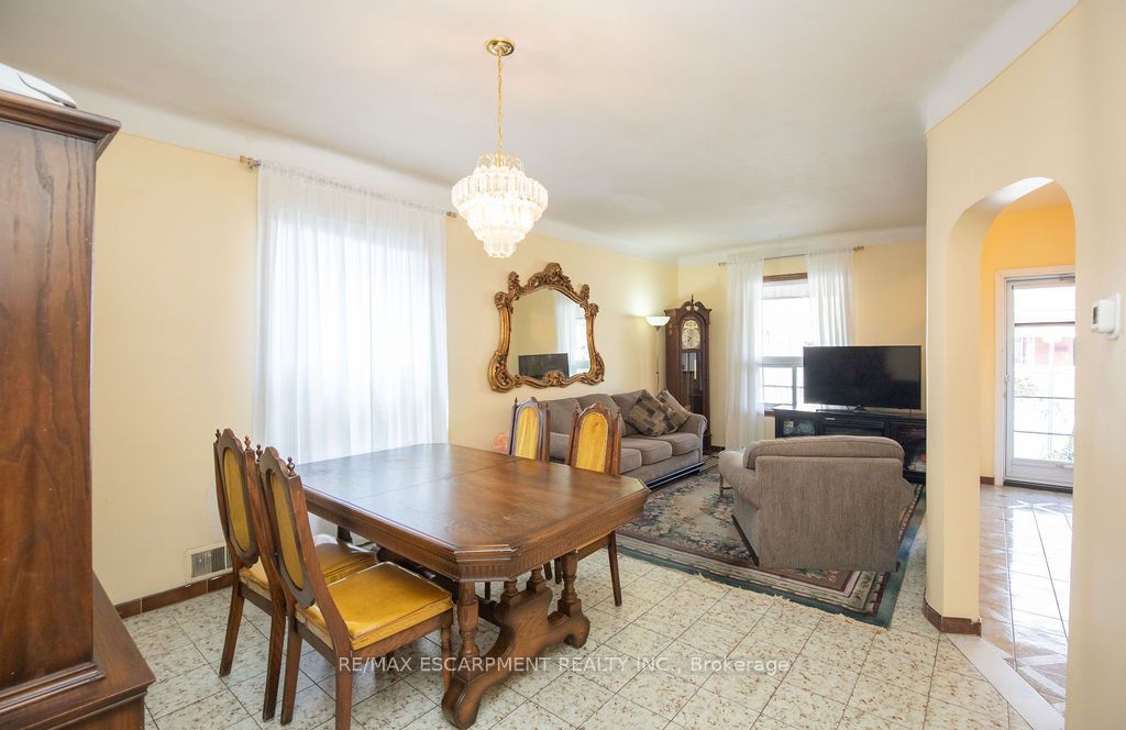 66 Sherman Avenue N Property Photo 10