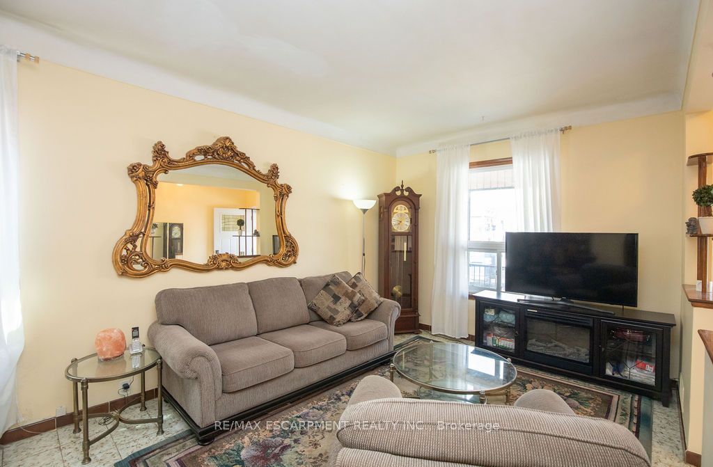 66 Sherman Avenue N Property Photo 11
