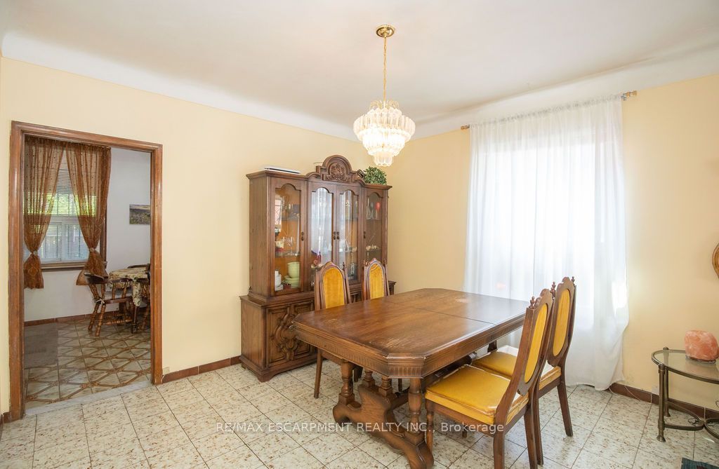 66 Sherman Avenue N Property Photo 12