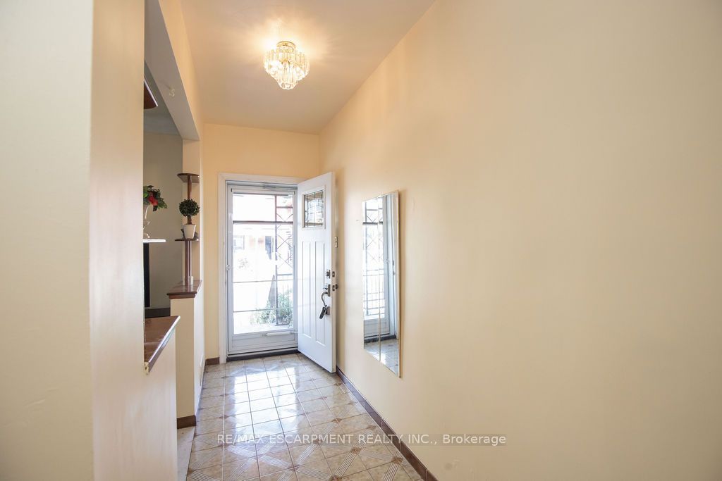 66 Sherman Avenue N Property Photo 13