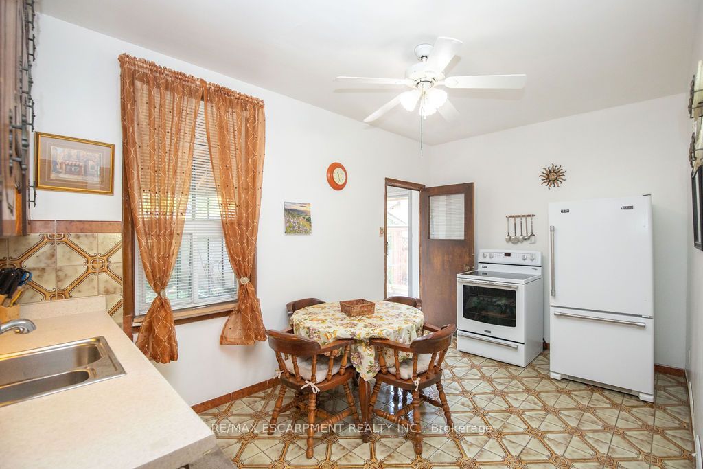 66 Sherman Avenue N Property Photo 14