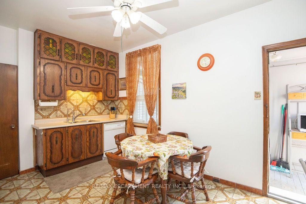 66 Sherman Avenue N Property Photo 15