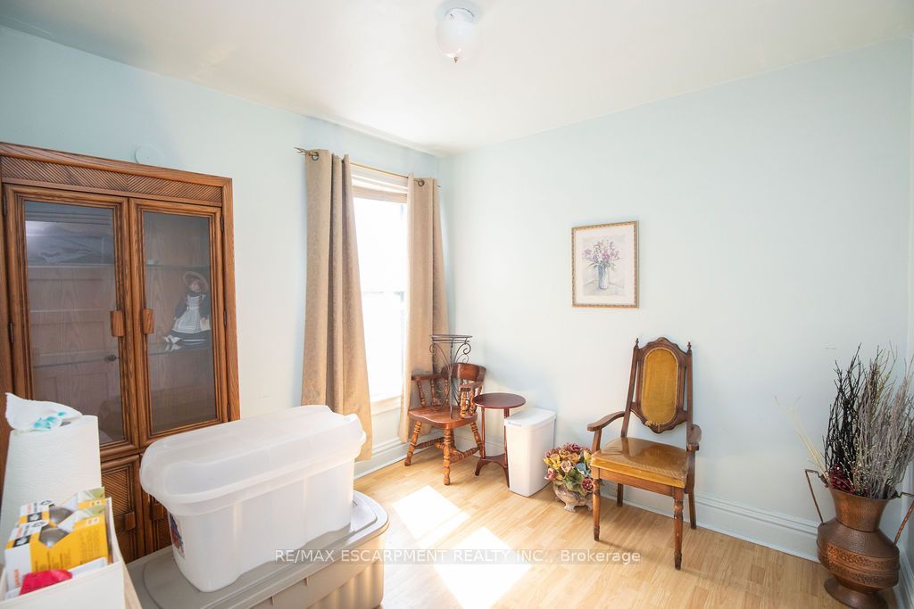 66 Sherman Avenue N Property Photo 19