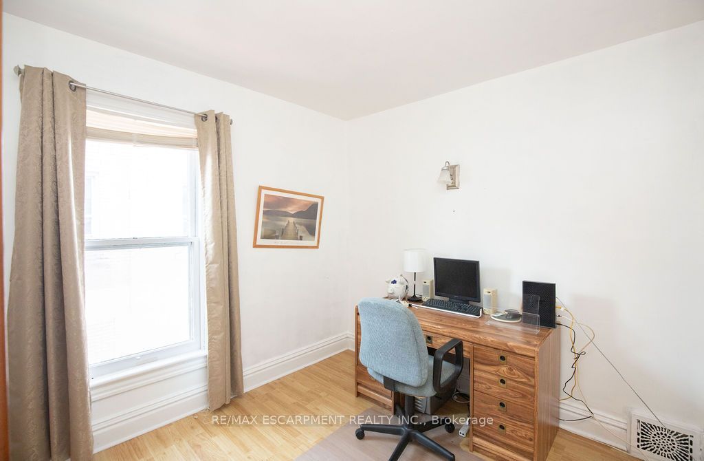 66 Sherman Avenue N Property Photo 22