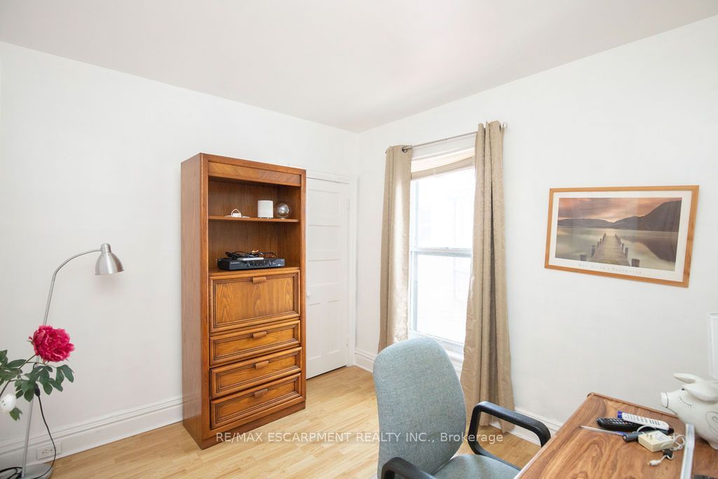 66 Sherman Avenue N Property Photo 23