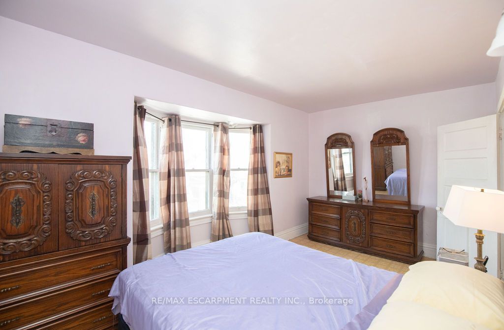 66 Sherman Avenue N Property Photo 25