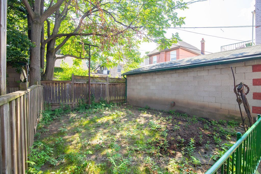 66 Sherman Avenue N Property Photo 37